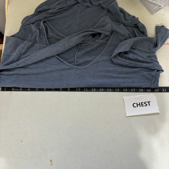 Soprano Women's Blue Striped V-Neck Top Size S/M Layering - Picture 6 of 9